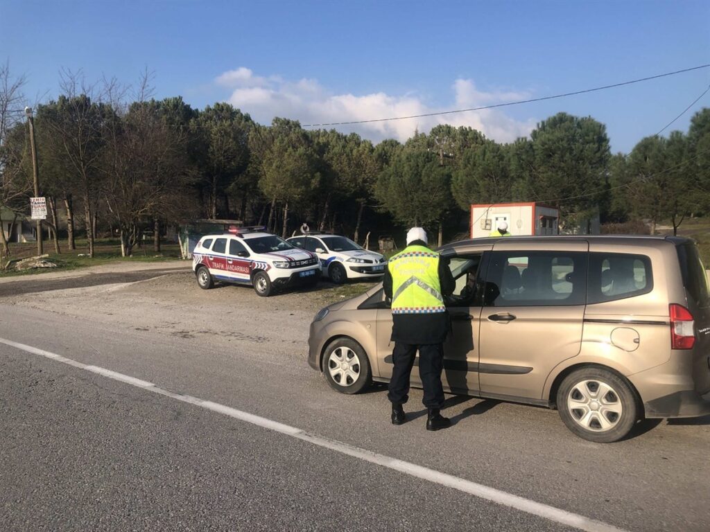 AW128400_02-1024x768 Balıkesir'de jandarma 12 şahsı gözaltına aldı