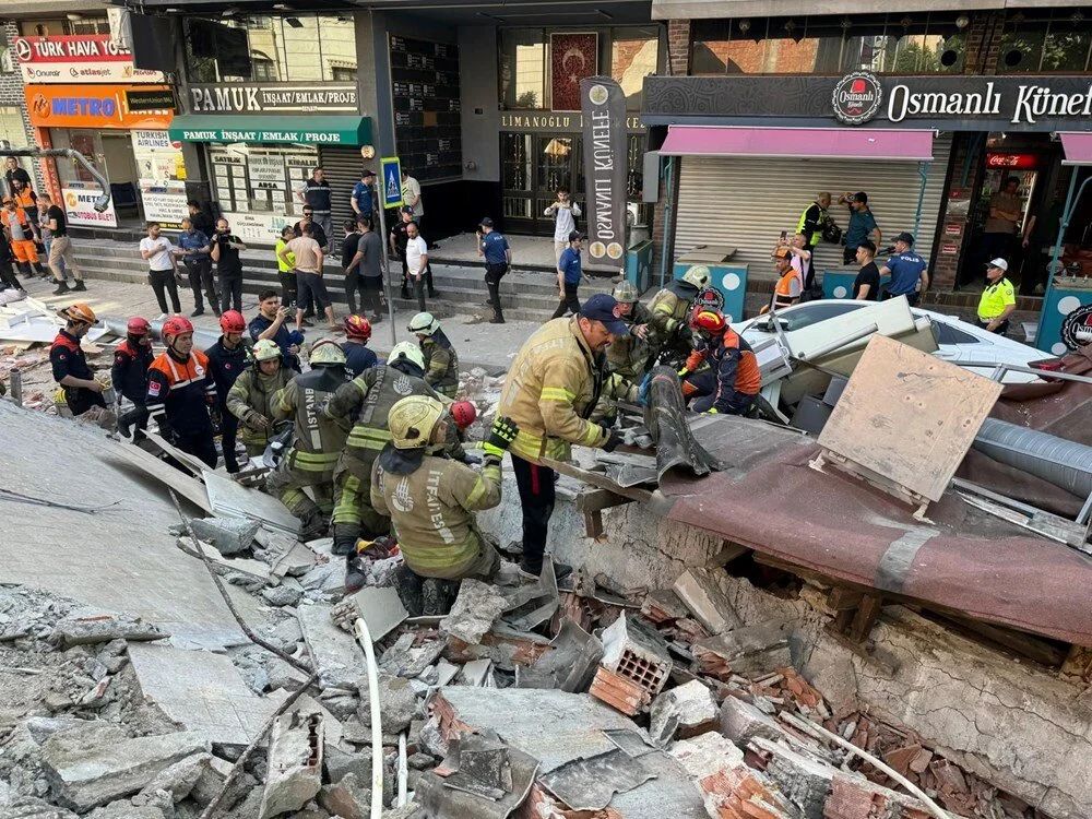 WhatsApp-Image-2024-06-02-at-10.46.54-1 İstanbul Küçükçekmece'de bina çöktü: 7 kişi yaralı çıkarıldı, 2 kişi enkaz altında